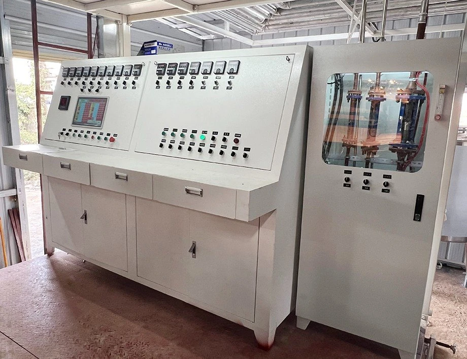 Mattress foaming machine